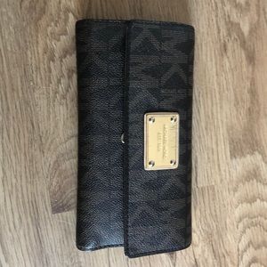 Michael kors wallet